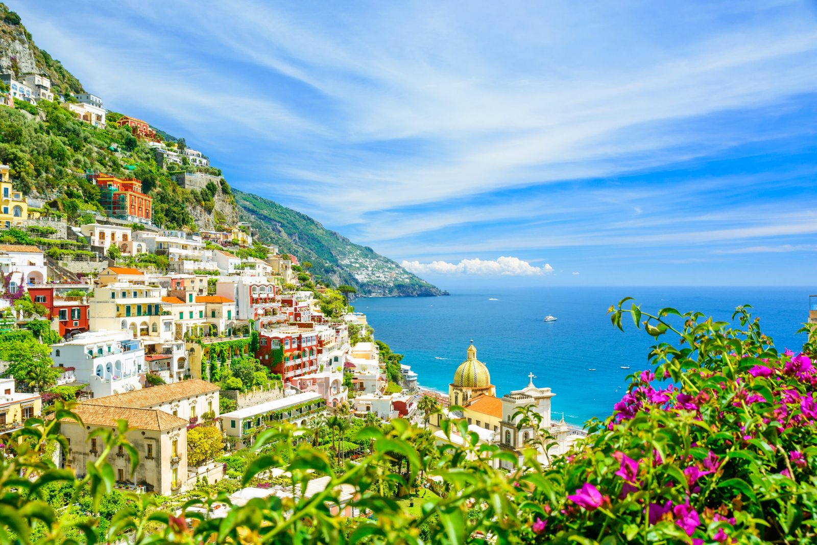 Luxury yacht charter: the best destinations for every season