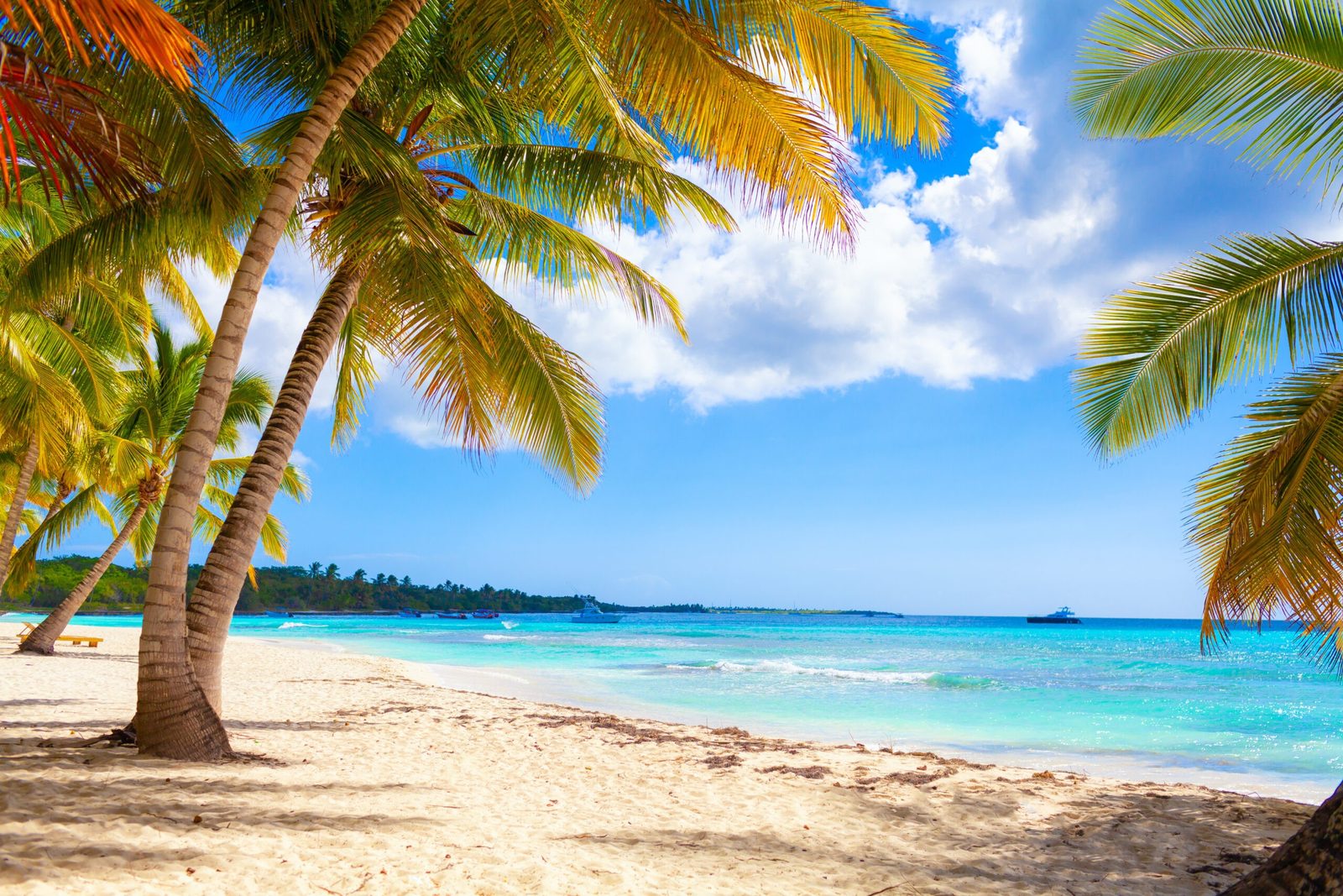 Luxury yacht charter: the best destinations for every season