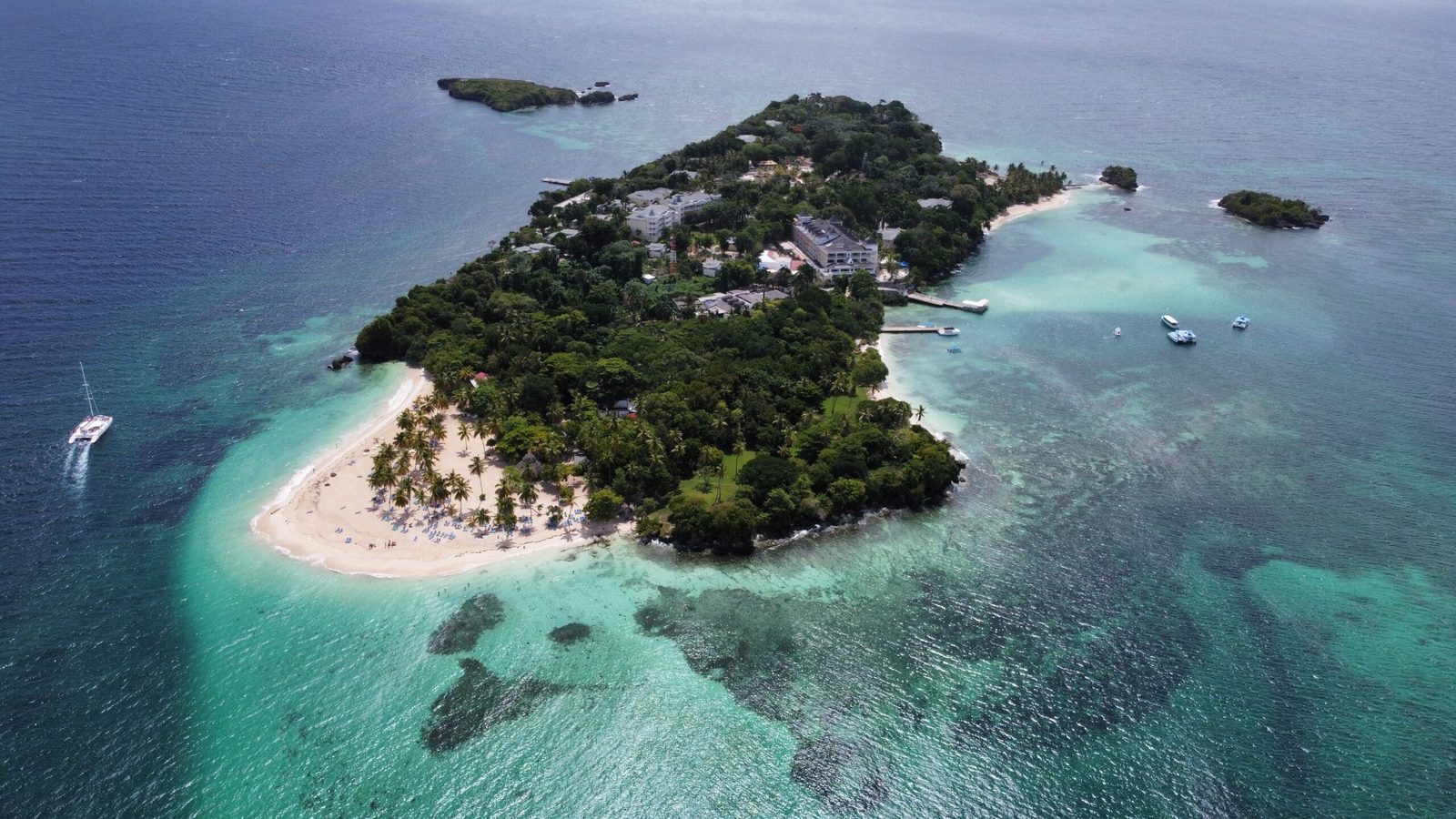 Luxury yacht charter: the best destinations for every season