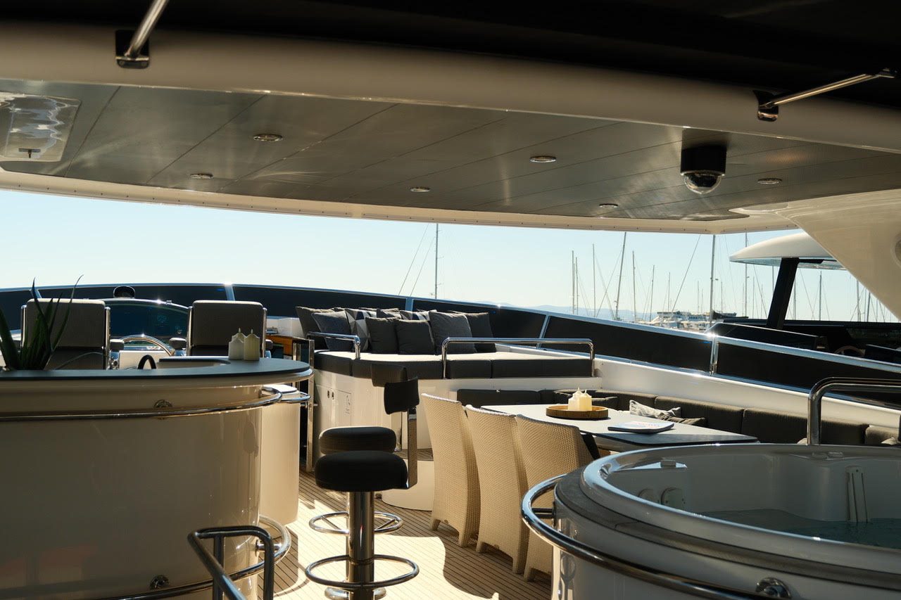Flybridge of a yacht with bar, dining area and spa pool